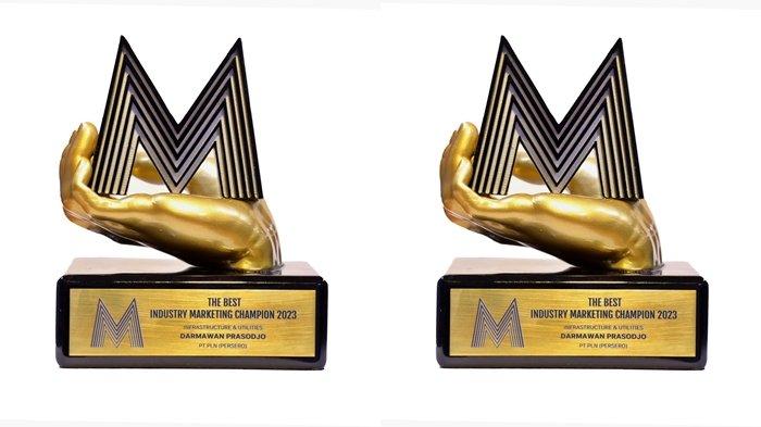 Direktur Utama PT PLN (Persero), Darmawan Prasodjo, meraih penghargaan The Best Industry Marketing Champion 2023 pada sektor Infrastruktur & Utilities ajang Marketeer of The Year 2023.