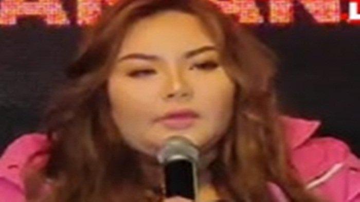 TANGGAPI SOMASI LISA - Sosok Lisa Mariana saat melakukan Jumpa Pers. Disomasi Lina Mariana terkait isu perselingkuhan, Ridwan Kamil bereaksi