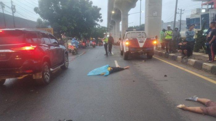 Driver ojol dan penumpangnnya meninggal dunia di lokasi kejadian usai alami lakalantas di KM 9 Palembang.