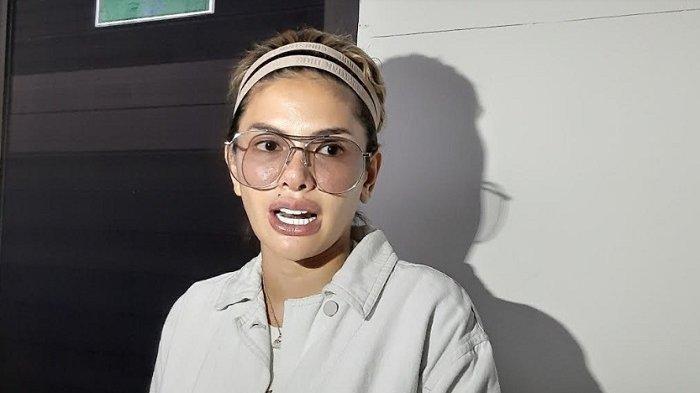 NIKITA MIRZANI MURKA - Nikita Mirzani saat ditemui wartawan di PN Jakarta Selatan, Senin (30/3/2020). Emosi Nikita Mirzani tak Terbendung Dengar Niat Vadel Badjideh Lamar Lolly