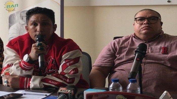 FIRDAUS OIWOBO KLARIFIKASI -- Firdaus Oiwobo dan Razman Arif Nasution di kawasan Kuningan, Jakarta Selatan, Sabtu (8/2/2025)..Firdaus Oiwobo Ngaku tak Tahu Alasan Naik Meja Sidang, Minta PN Buka CCTV