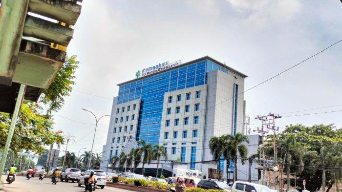 GEDUNG RSMH -- Tampak depan gedung Rumah Sakit Umum Pusat Muhammad Hoesin, Palembang, Selasa (22/4/2025). Kasus kekerasan yang diduga dilakukan oknum Konsulen kepada peserta PPDS Unsri mencuat baru-baru ini.