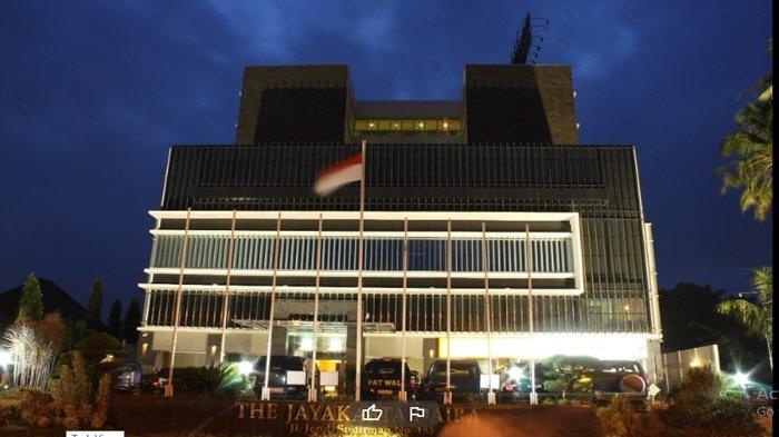 Hotel ketiga ada Grand Daira Hotel yang berada di Jalan Jenderal Sudirman No 153 Sungai Pangeran, Kecamatan Ilir Timur I, Kota Palembang.