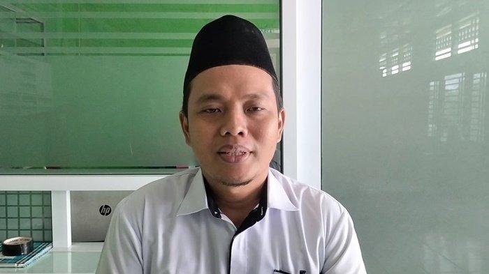 KADES - Kepala Desa Mataram, Hendra Mukhtar saat diwawancarai, Rabu (12/3/2025). Ia merupakan generasi ke 12 atau Kades ke 12 di Desa Mataram.