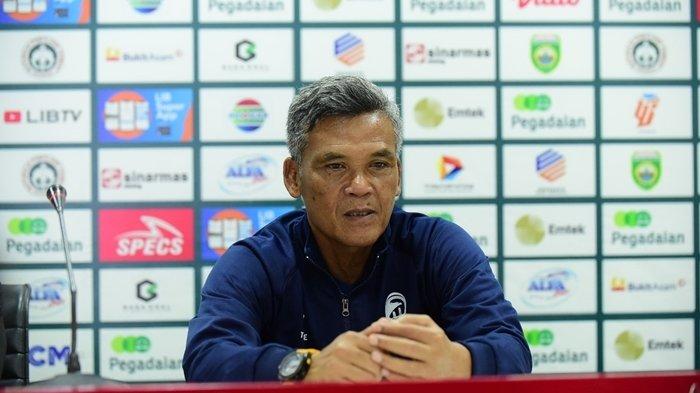 Pelatih Kepala Sriwijaya FC Hendri Susilo pada pre match conference, Senin (15/1/2024).