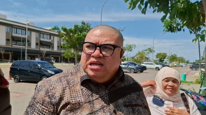 RAZMAN MARAH - Potret Razman Arif Nasution, saat ditemui di Kantor DPN Peradi Bersatu, Banten, pada Jumat (14/2/2025). Hotman Paris ngaku sahabat Hercules, Razman Nasution emosi