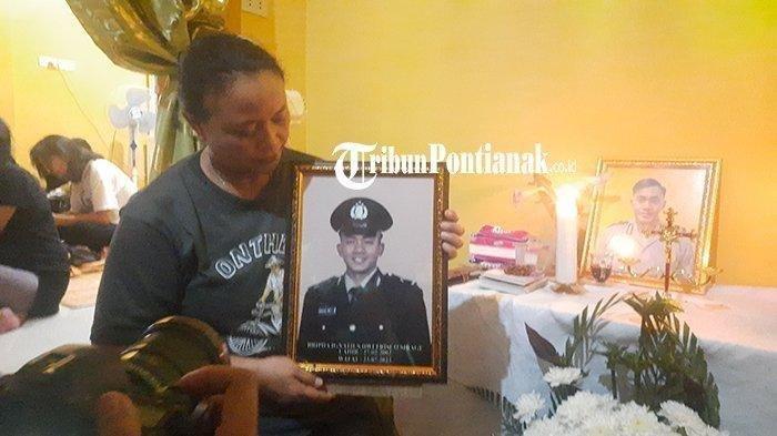Foto mendiang anaknya Bripda Ignatius Dwi Frisco Sirage yang tewas diduga tertembak seniornya.
