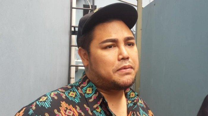 IVAN GUNAWAN HAJI - Ivan Gunawan ditemui di kawasan Jalan Kapten P Tendean, Jakarta Selatan, Senin (6/8/2018). Ivan Gunawan naik haji bulan depan, kini rajin belajar Sholat