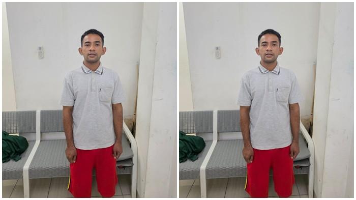 JUKIR -- Zulfikar, juru parkir di pelataran Benteng Kuto Besak (BKB) diamankan polisi Pidum Satreskrim Polrestabes Palembang usai viral video ketika Youtuber Om Motomobi dimintai uang parkir, padahal sudah bayar karcis, Minggu (27/7/2025).