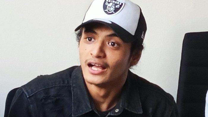 IBU VADEL SAKIT. TikToker Vadel Badjideh di Kuningan, Jakarta Selatan, Jumat (20/9/2024). Kabar Sedih dari Keluarga Vadel Badjideh usai Anaknya Resmi jadi Tersangka, Sang Ibu Dilarikan ke RS.