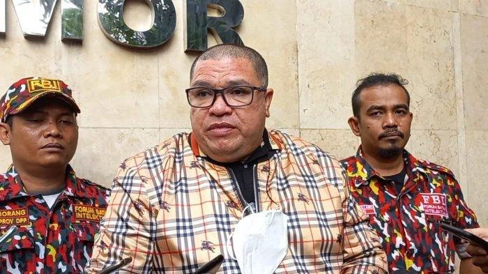RAZMAN NASUTION RAGU - Razman Nasution saat ditemui di Pengadilan Negeri (PN) Jakarta Pusat, Kemayoran, Selasa (14/6/2022). Keraguan Razman Nasution kuliti hubungan Lolly dan Nikita Mirzani usai berani jadi jaminan.