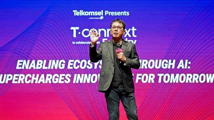 Komisaris Utama Telkomsel, Wishnutama saat membuka gelaran T-Connext 2023 bertema Enabling Ecosystem Through AI: Supercharges Innovation for Tomorrow yang berlangsung di Jakarta (23/11). Kegiatan ini memfasilitasi seluruh pelaku ekosistem digital dalam upaya meningkatkan pemanfaatan teknologi Artificial Intelligence (AI) dan menghadirkan solusi terbaru berbasis AI dalam ekosistem inovasi Indonesia.