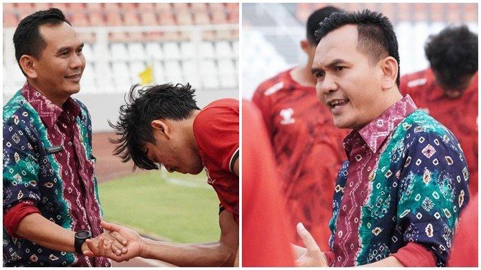 Manajer Tim Sriwijaya FC H Hendriansyah ST MSi memetakan peluang usai memotivasi para pemain di Stadion Bumi Sriwijaya Palembang.