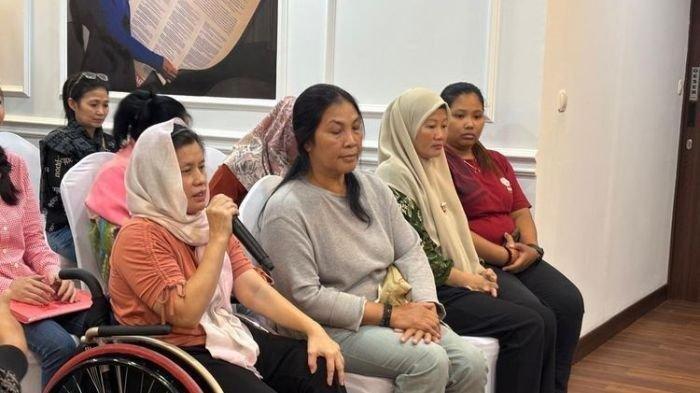 MANTAN PEMAIN SIRKUS - Foto para Mantan Pemain Oriental Circus Indonesia Taman Safari yang mengaku mendapat kekerasan. Mantan pemain sirkus ungkap Taman Safari punya bunker tempat penyiksaan