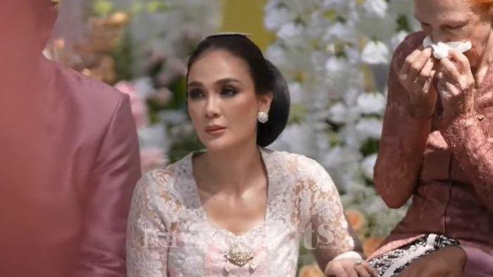 LUNA MAYA MENIKAH - Tangkapan layar YouTube TS Media. Menikah Besok, Luna Maya Diprediksi Bakal Punya Anak Pertama Berjenis Kelamin Laki-laki