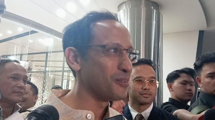 Eks Mendikbudristek Nadiem Makarim selesai diperiksa oleh penyidik Kejaksaan Agung sebagai saksi dalam kasus dugaan korupsi pengadaan laptop berbasis Chromebook, Jakarta, Senin (23/6/2025).