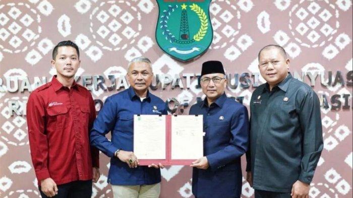 PJ Bupati Muba Serahkan Santunan Kematian ke Anak Pasukan Oranye, Ahli Waris Dapat Uang Rp 40 Juta