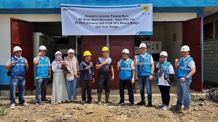 PLN UP3 Muara Bungo melakukan penyalaan listrik Tegangan Menengah 555 kVA pada PT Bumi Alam Senamat yang berlokasi di Kecamatan Pelepat, Kabupaten Bungo, Provinsi Jambi.