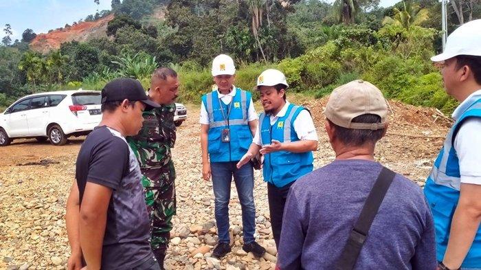 PLN UP3Muara Bungo melakukan penyalaan listrik Tegangan Menengah 555 kVA pada PT Bumi Alam Senamat yang berlokasi di Kecamatan Pelepat, Kabupaten Bungo, Provinsi Jambi.