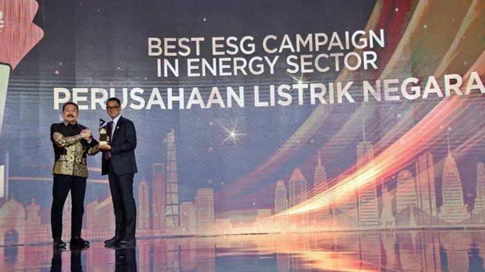 PLN juga mendapat penghargaan Best ESG (Environmental, Social, and Governance) Campaign in Energy Sector.