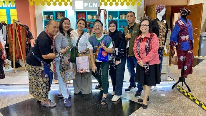 PLN memiliki komitmen dan perhatian yang besar dalam mendorong produktivitas UMKM melalui program Tanggung Jawab Sosial dan Lingkungan dengan prinsip ESG (Environmental, Social, and Development) dan SDG’s (Sustainable Development Goals).