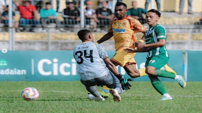 Sriwijaya FC harus mengakui keunggulan PSMS Medan dengan skor 2-0 di laga perdana playoff Degradasi Liga 2 2024 - 2025, Minggu (19/1/2025).