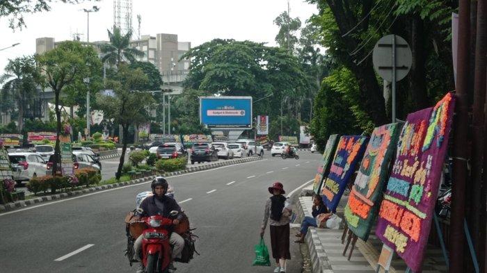 Papan bunga ucapan duka cita atas meninggalnya ibunda Mendagri Tito Karnavian 11