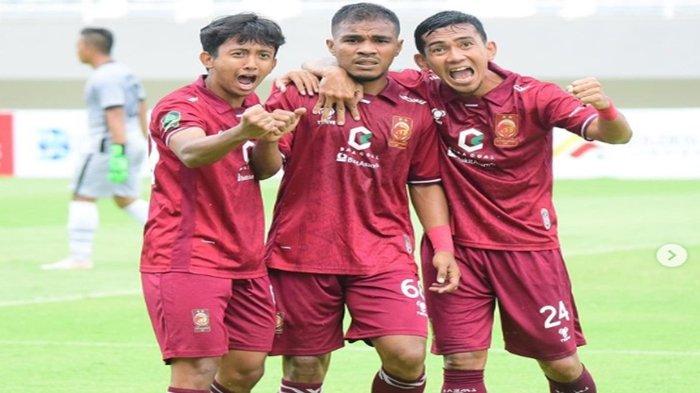 Para pemain Sriwijaya FC merayakan gol ke gawang PSDS Deli Serdang, Minggu (19/11/2023).