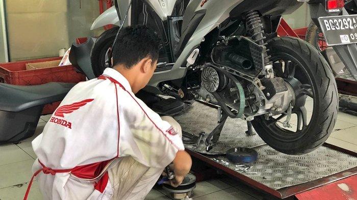 Para pengguna sepeda motor Honda dapat melakukan servis rutin dan berkala di bengkel resmi AHASS, karena sudah terjamin mutu kualitas servisnya.
