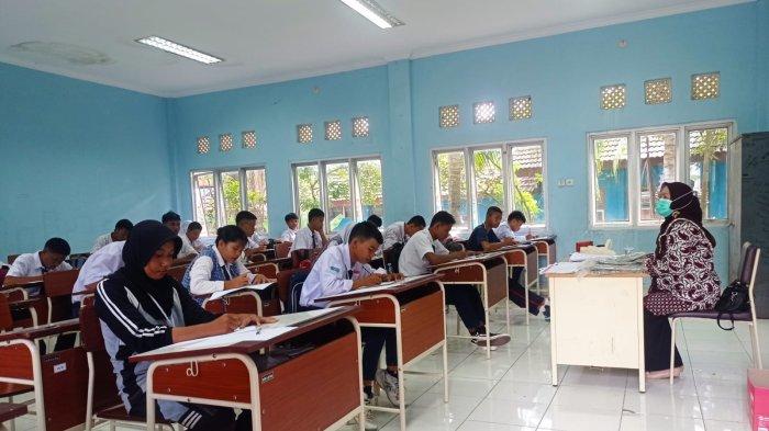Para peserta saat mengikuti PPDB SONS Palembang.