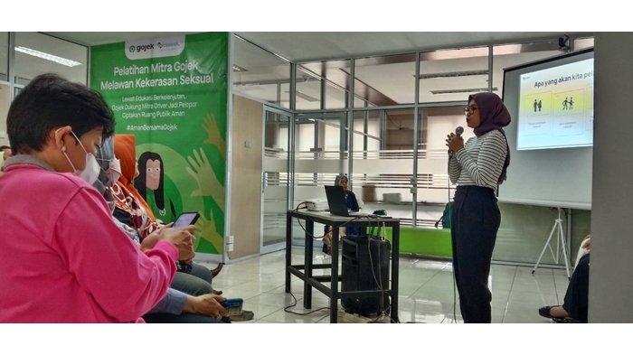 Pelatihan Anti-Kekerasan Seksual di Kota Palembang, digelar di Kantor Gojek Palembang untuk mitra-mitra roda dua dan roda empat.