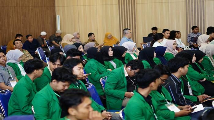 PELATIHAN - Mahasiswa Universitas Muhammadiyah Palembang tampak antusias mengikuti rangkaian materi Pelatihan Kewirausahaan Pemuda Tahun 2025 bertema “Digital Marketing” yang digelar Dispora Sumsel, Selasa (22/7/2025).