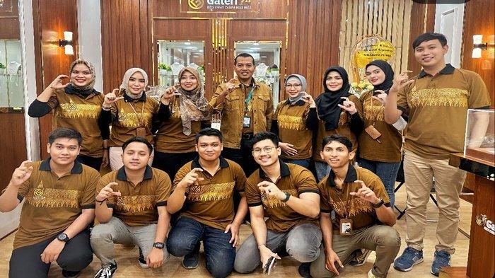 Pemimpin Wilayah III PT Pegadaian Palembang Pratikno berfoto bersama Tim Kejurnas Berkuda Sumsel dan Galeri 24