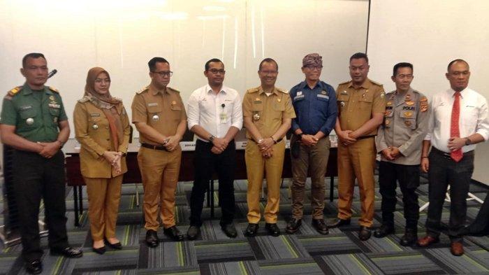 Penandatangan berita acara Sosialisasi Survei Seismik 2D Amalia SKK Migas-PT Pertamina EP, Senin (11/12/2023).