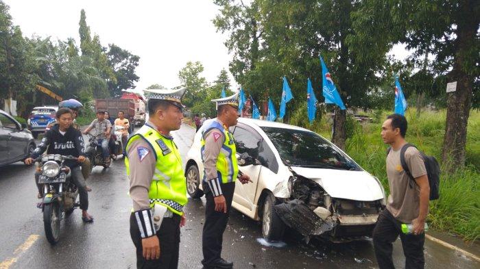 Polisi saat melakukan olah TKP di tempat kejadian Jalan Ahmad Yani Kelurahan Jogo Boyo, Kecamatan Lubuklinggau Utara II Kota Lubuklinggau Sumsel depan rumah makan Lembayung, Kamis (18/1/2023) pagi.