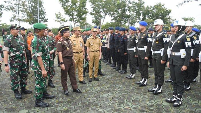 APEL PASUKAN - Danrem 044/Gapo Brigjen TNI Adri Koesdyanto memimpin jalannya Apel Gelar Pasukan PAM VVIP, dalam rangka kunjungan kerja (Kunker) Presiden Republik Indonesia Bapak Prabowo Subianto di Provinsi Sumatera Selatan, Selasa (22/4/2025).
