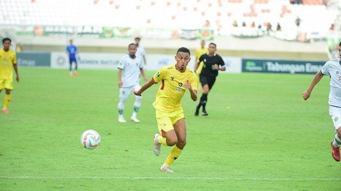 Penyerang Sriwijaya FC Rifaldi Bawuo saat ditahan imbang PSKC Cimahi tanpa gol di Stadion Gelora Sriwijaya Jakabaring Palembang, Minggu (7/1/2024) sore.