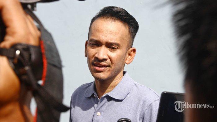 RUBEN ONSU MUALAF - Ruben Onsu saat ditemui wartawan di kawasan Mampang Jakarta, Senin (8/1/2018). Detik-detik Ruben Onsu resmi mualaf, dibimbing Habib Yahya