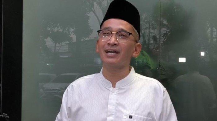 RUTINITAS RUBEN MUALAF - Ruben Onsu saat ditemui di kawasan Lebak Bulus, Jakarta Selatan, Jumat (11/4/2025). Rutinitas wajib Ruben Onsu Pasca mualaf dikuak, nyesal lalau terlewat, ingin meninggal tanpa dendam