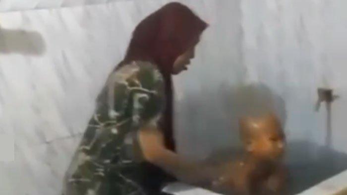 Santri di Aceh Barat diduga disiram air cabai oleh istri Pimpinan Ponpes.