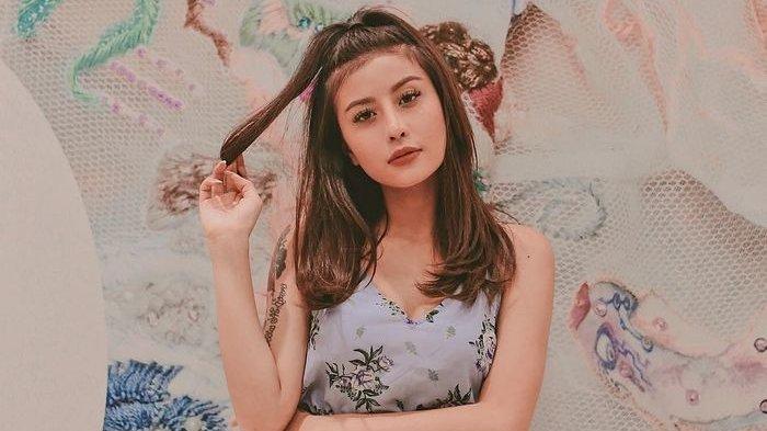 Selebgram Awkarin.