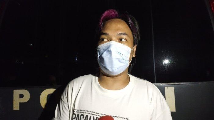 FOTO MAIL SYAHPUTRA - Asisten Nikita Mirzani, Mail Syahputra dikabarkan baru saja menyambangi Polda Metro Jaya, Senin (3/2/2025). Sempat Berseteru, Mail Syahputra Kuak Sikap Lolly usai Sadar dan Kembali ke Nikita Mirzani.