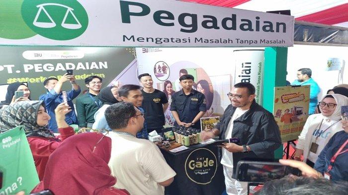 Staf Khusus III Menteri BUMN Arya Sinulingga yang disambut sangat antusias oleh para mahasiswa dan mahasiswim, dan PT Pegadaian Kanwil III Palembang turut mendukung pelaksanaan kegiatan BUMN Goes to Campus di Politeknik Negeri Sriwijaya Palembang, Kamis 13/7/2023).