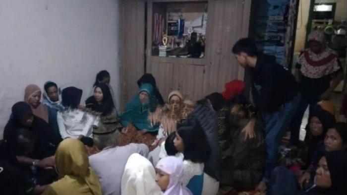 Suasana rumah duka rumah korban tersambar petir di Prabumulih.