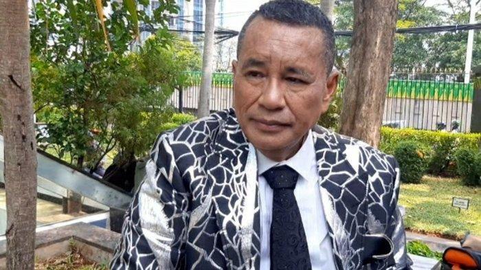 ISU PERSELINGKUHAN RK - Foto Hotman Paris Hutapea saat memberikan keterangan kepada awak media di Jalan Kapten Tendean, Jakarta Selatan pada 20 September 2023. Kini Hotman Paris soroti isu perselingkuhan Ridwan Kamil dengan selebgram Lisa Mariana.