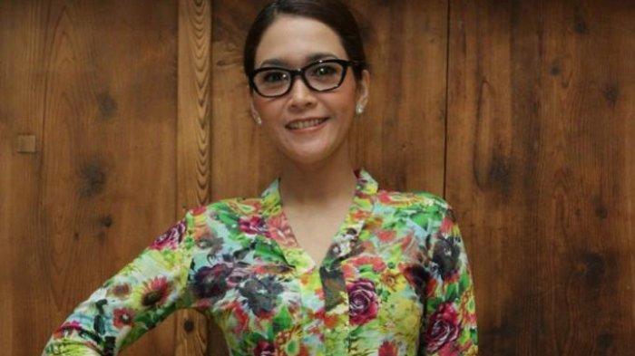 MAIA ABSEN - Penyanyi dan pencipta lagu Maia Estianty. Tak hadiri pernikahan Al Ghazali, sikap Maia Estianty didukung psikolog