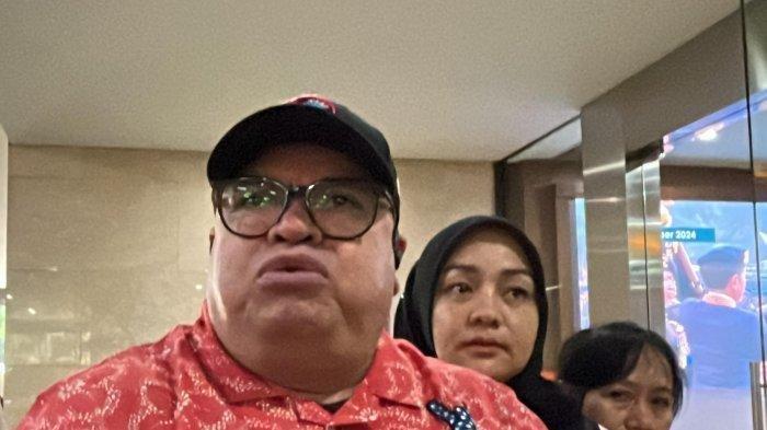 RAZMAN CURIGAI NIKITA - Pengacara Razman Arif Nasution setelah penuhi panggilan Bareskrim Polri, Kebayoran Baru, Jakarta Selatan, Senin (4/11/2024), kini langsung ke Kejari Jakarta Utara. Tameng Nikita Mirzani diduga pura-pura hamil oleh Razman Nasution.