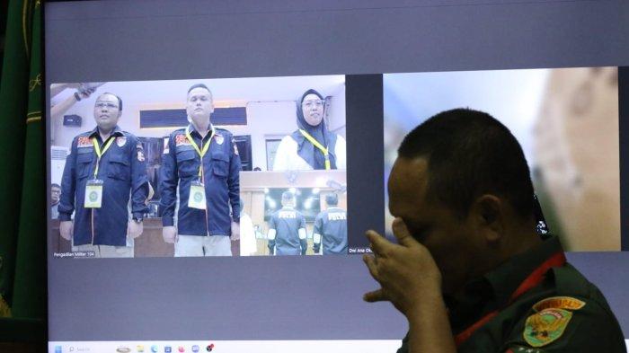 TERDAKWA- Terdakwa Kopda Bazarsah dihadirkan pada sidang lanjutan kasus penggerebekan lokasi judi sabung ayam Negara Batin, Way Kanan, Lampung di Pengadilan Militer I-04 Palembang, Senin (30/6/2025). Ada empat saksi tiga langsung, satu lewat zoom, dihadirkan, dua saksi ahli dan dua dari petugas identifikasi Polri dan Polda Lampung.