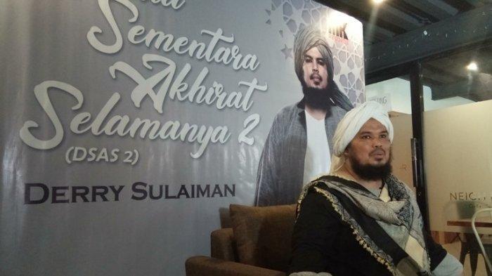 REAKSI DERRY SULAIMAN - Ustadz Derry Sulaiman mengenalkan single religi 'Dunia Sementara Akhirat Selamanya 2. Willie Salim janji lakukan tepung tawar, Ustaz Derry Sulaiman minta kasus rendang hilang disudahi