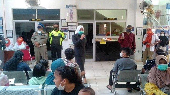 Wakil Walikota (Wawako) Palembang Fitrianti Agustinda melakukan inspeksi mendadak (sidak) fasilitas kesehatan (Faskes) pertama di Puskesmas Merdeka